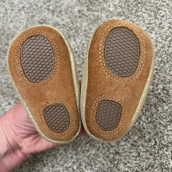 Worn once, like new! Gold little love bug shoes size 2 - Picture 2 of 4